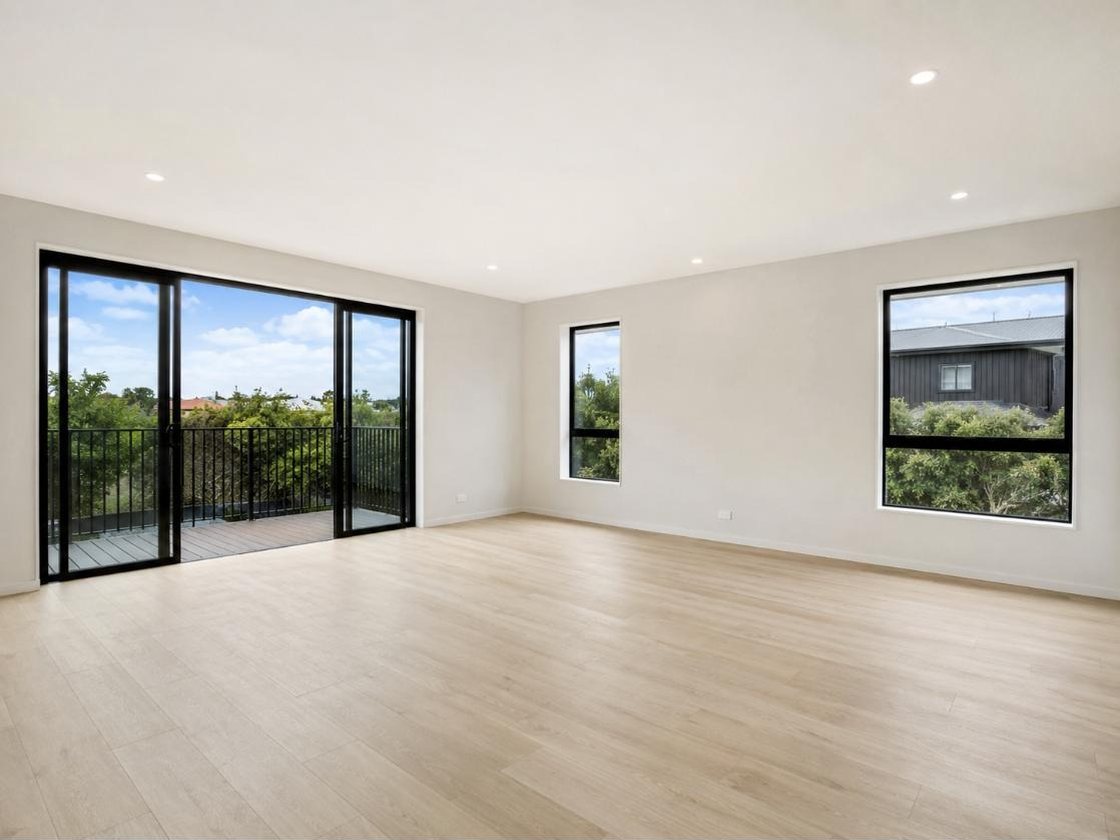 After — the same living room deep-cleaned, floors and windows spotless, ready to move into